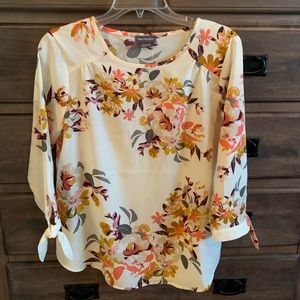 Van Heusen Ladies Top NWT